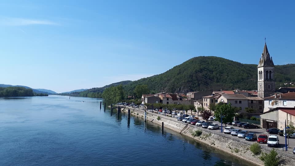 Le Quai Bernard Clavel — berges du Rhône à Andance