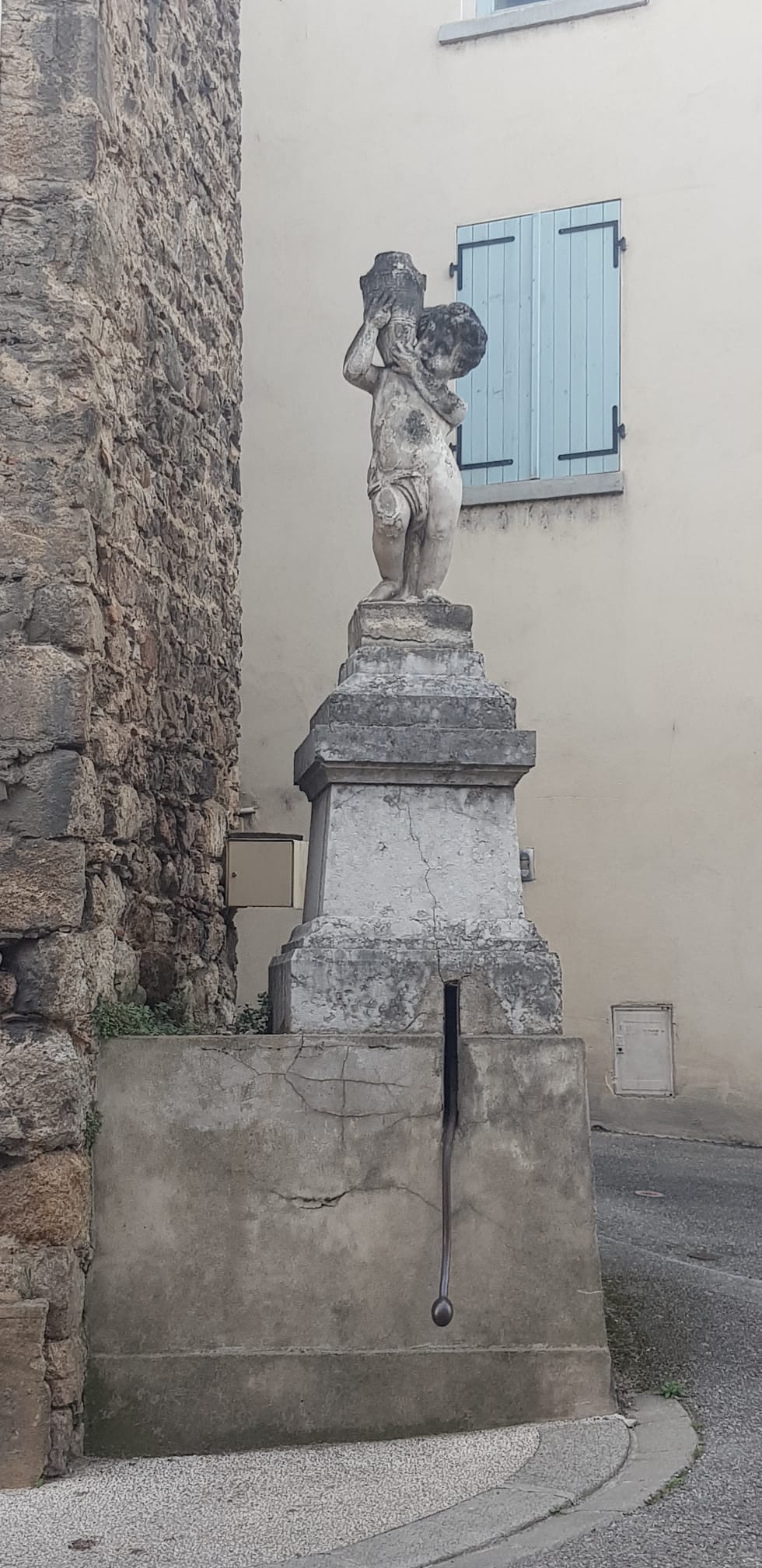 La Fontaine à l'enfant — petit patrimoine du centre-bourg d'Andance